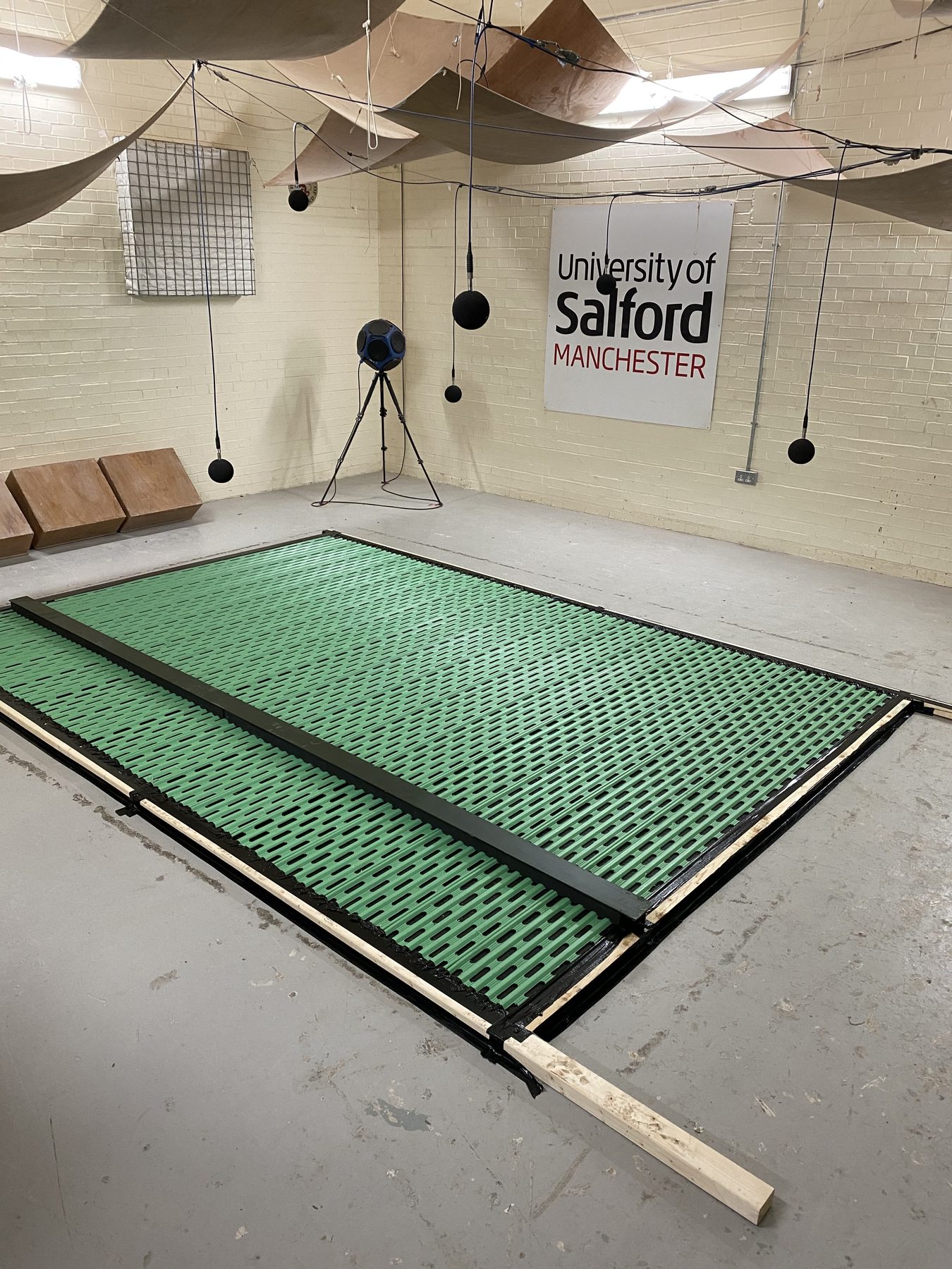 Accredited acoustic testing in laboratory environment